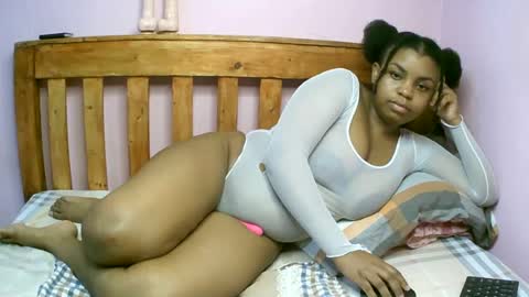 Snapshot of zariamonet chatting on 06/22/26, 01:30 zariamonet online show from 06/22/26, 01:30