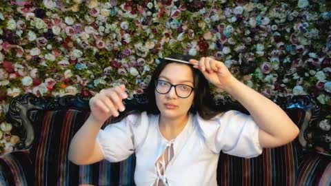 Snapshot of zarifabevi chatting on 10/15/25, 12:05 Zarifa online show from 10/15/25, 12:05