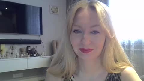 Snapshot of zarinaswift chatting on 02/06/25, 05:03 Zarina Swift online show from 02/06/25, 05:03