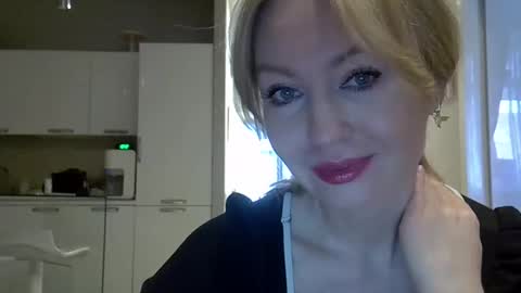 Snapshot of zarinaswift chatting on 02/10/25, 04:41 Zarina Swift online show from 02/10/25, 04:41