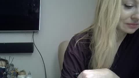 Snapshot of zarinaswift chatting on 02/12/25, 08:59 Zarina Swift online show from 02/12/25, 08:59