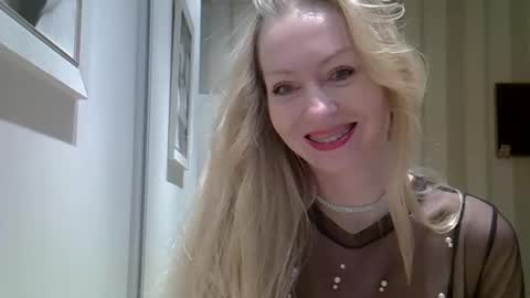 Snapshot of zarinaswift chatting on 02/27/25, 04:41 Zarina Swift online show from 02/27/25, 04:41