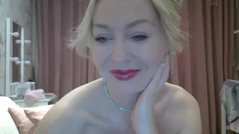 Snapshot of zarinaswift chatting on 10/06/25, 04:21 Zarina Swift online show from 10/06/25, 04:21