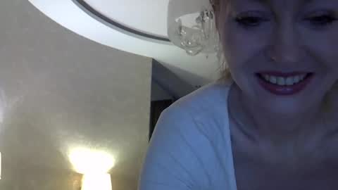 Snapshot of zarinaswift chatting on 10/14/25, 04:13 Zarina Swift online show from 10/14/25, 04:13