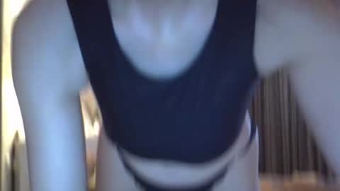 Snapshot of zarinaswift chatting on 10/21/25, 04:13 Zarina Swift online show from 10/21/25, 04:13