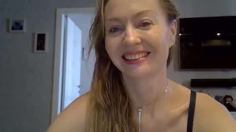 Snapshot of zarinaswift chatting on 10/26/25, 06:19 Zarina Swift online show from 10/26/25, 06:19