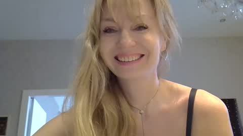 Snapshot of zarinaswift chatting on 03/01/26, 06:59 Zarina Swift online show from 03/01/26, 06:59