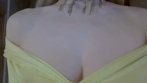 Snapshot of zarinaswift chatting on 03/12/26, 04:51 Zarina Swift online show from 03/12/26, 04:51