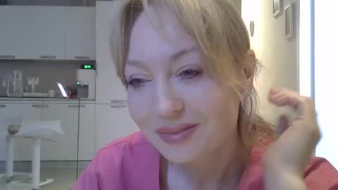 Snapshot of zarinaswift chatting on 03/24/26, 06:18 Zarina Swift online show from 03/24/26, 06:18