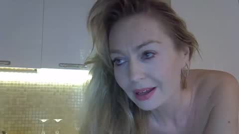 Snapshot of zarinaswift chatting on 04/11/26, 07:45 Zarina Swift online show from 04/11/26, 07:45