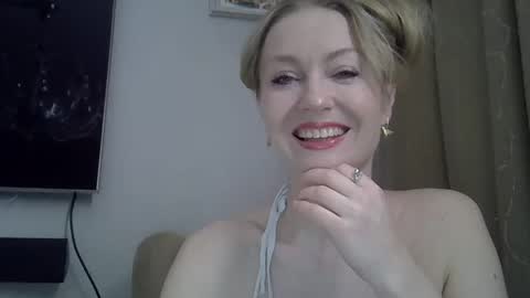 Snapshot of zarinaswift chatting on 04/22/26, 04:48 Zarina Swift online show from 04/22/26, 04:48