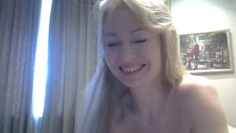 Snapshot of zarinaswift chatting on 04/25/26, 06:05 Zarina Swift online show from 04/25/26, 06:05