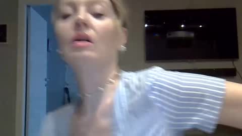 Snapshot of zarinaswift chatting on 04/26/26, 08:01 Zarina Swift online show from 04/26/26, 08:01