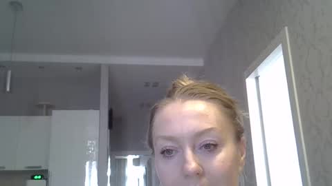 Snapshot of zarinaswift chatting on 05/19/26, 04:19 Zarina Swift online show from 05/19/26, 04:19