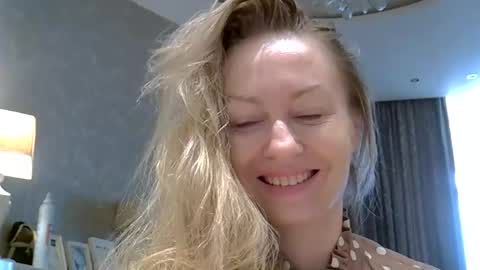 Snapshot of zarinaswift chatting on 05/22/26, 04:19 Zarina Swift online show from 05/22/26, 04:19