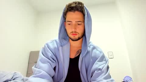 Snapshot of zaylanez chatting on 10/24/25, 03:36 Zay lanez online show from 10/24/25, 03:36