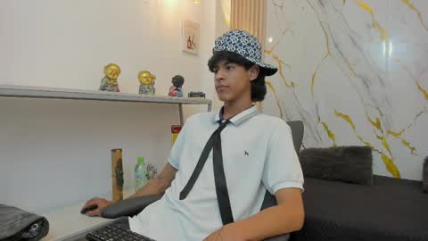 Snapshot of zayn_fox32 chatting on 03/29/26, 07:25 Zayn online show from 03/29/26, 07:25