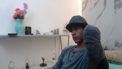 Snapshot of zayn_fox32 chatting on 04/09/26, 12:21 Zayn online show from 04/09/26, 12:21