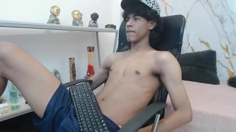 Snapshot of zayn_fox32 chatting on 04/23/26, 07:27 Zayn online show from 04/23/26, 07:27