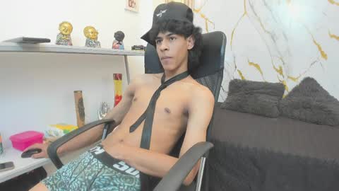 Snapshot of zayn_fox32 chatting on 05/01/26, 07:18 Zayn online show from 05/01/26, 07:18