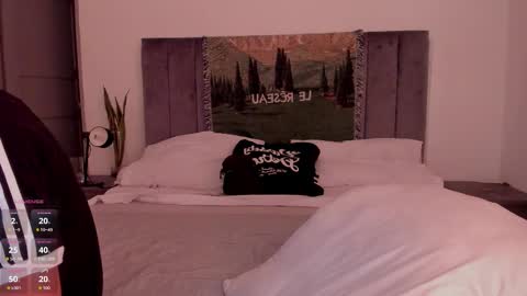 Snapshot of zayotto chatting on 11/15/25, 08:00 Hii im Zay. I save money for education. PVT Open. online show from 11/15/25, 08:00