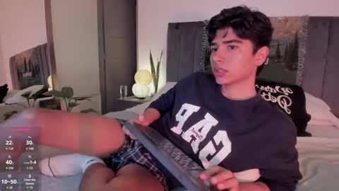 Snapshot of zayotto chatting on 11/23/25, 06:46 Hii im Zay. I save money for education. PVT Open. online show from 11/23/25, 06:46