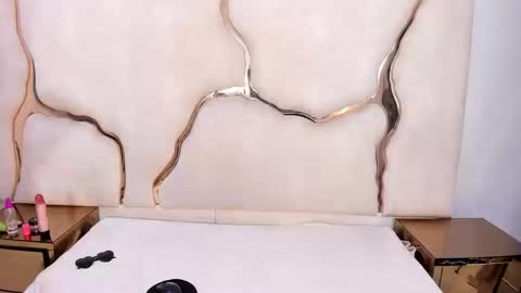 Snapshot of zayrastorm chatting on 03/20/26, 01:49 Zayra online show from 03/20/26, 01:49