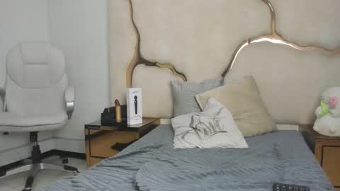 Snapshot of zayrastorm chatting on 04/20/26, 01:58 Zayra online show from 04/20/26, 01:58