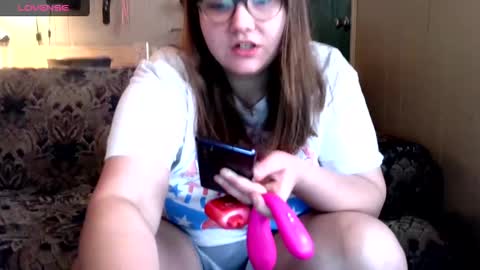 Snapshot of ze_turtle_master chatting on 12/23/24, 06:05 ze_turtle_master online show from 12/23/24, 06:05