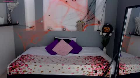 Karolyne online show from 10/28/25, 08:00