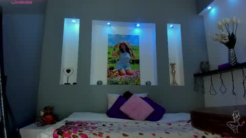 Snapshot of zean_lee chatting on 04/27/26, 03:15 Karolyne online show from 04/27/26, 03:15