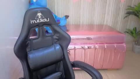 Snapshot of zedin02_a chatting on 04/27/26, 12:58 Zedin online show from 04/27/26, 12:58