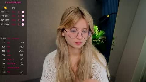 Avi online show from 10/15/25, 01:33