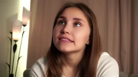 Emilia online show from 09/17/25, 01:29