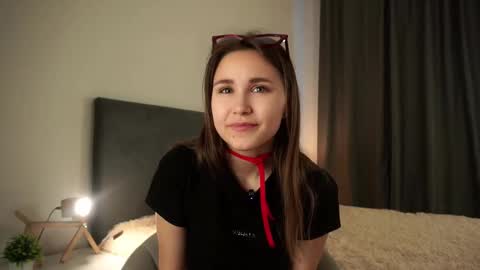 Snapshot of zeldaes chatting on 10/02/25, 01:12 Emilia online show from 10/02/25, 01:12