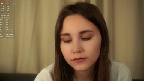 Snapshot of zeldaes chatting on 10/29/25, 01:19 Emilia online show from 10/29/25, 01:19