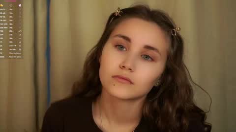 Snapshot of zeldaes chatting on 11/04/25, 01:27 Emilia online show from 11/04/25, 01:27