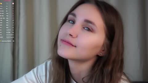 Snapshot of zeldaes chatting on 11/05/25, 02:22 Emilia online show from 11/05/25, 02:22