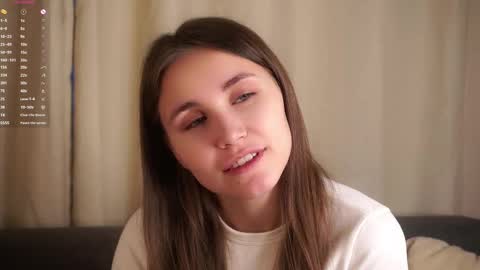 Snapshot of zeldaes chatting on 11/06/25, 01:17 Emilia online show from 11/06/25, 01:17