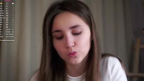 Snapshot of zeldaes chatting on 11/08/25, 01:17 Emilia online show from 11/08/25, 01:17