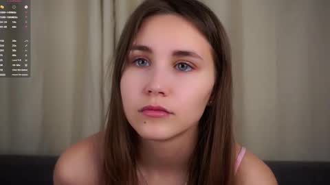 Snapshot of zeldaes chatting on 11/14/25, 01:15 Emilia online show from 11/14/25, 01:15