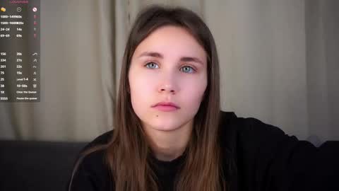 Snapshot of zeldaes chatting on 11/15/25, 01:25 Emilia online show from 11/15/25, 01:25