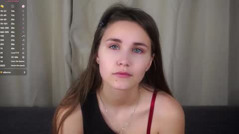 Snapshot of zeldaes chatting on 11/16/25, 01:22 Emilia online show from 11/16/25, 01:22