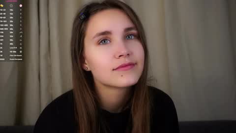 Snapshot of zeldaes chatting on 11/19/25, 01:16 Emilia online show from 11/19/25, 01:16