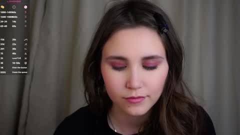 Snapshot of zeldaes chatting on 11/23/25, 01:27 Emilia online show from 11/23/25, 01:27