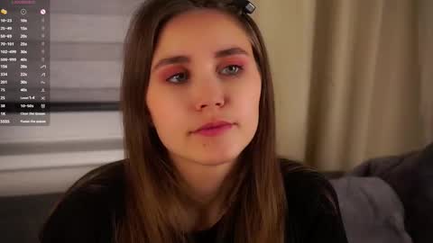 Snapshot of zeldaes chatting on 11/25/25, 01:05 Emilia online show from 11/25/25, 01:05