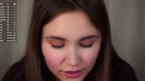 Snapshot of zeldaes chatting on 11/29/25, 01:19 Emilia online show from 11/29/25, 01:19