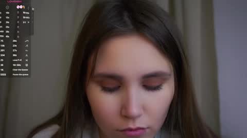 Snapshot of zeldaes chatting on 12/03/25, 01:02 Emilia online show from 12/03/25, 01:02