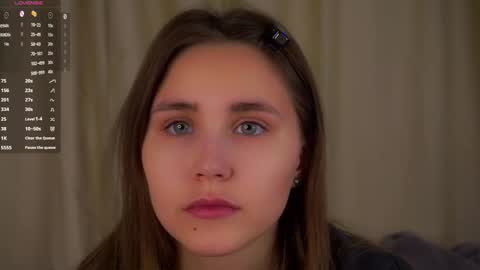 Snapshot of zeldaes chatting on 12/16/25, 01:32 Emilia online show from 12/16/25, 01:32