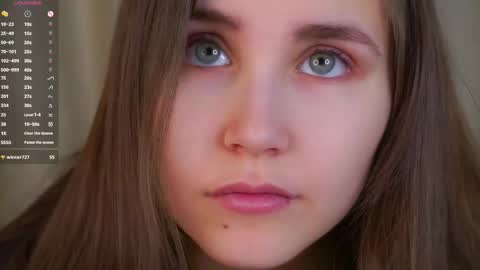 Snapshot of zeldaes chatting on 12/16/25, 11:43 Emilia online show from 12/16/25, 11:43